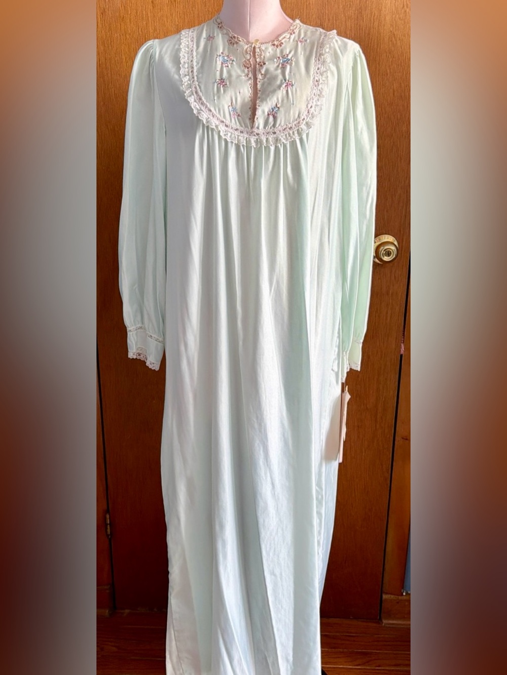 VTG NOS Barbizon Leslie Light Mint Long Nightgown with Lace and Embroidery M